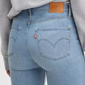 NWT Levi's sculpt 724 High Rise